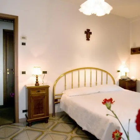 Hotel Mina 3*